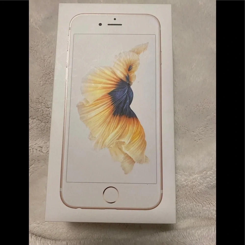 Apple iPhone 6s 32GB gold tone cell phone. Has cracked screen but still works.